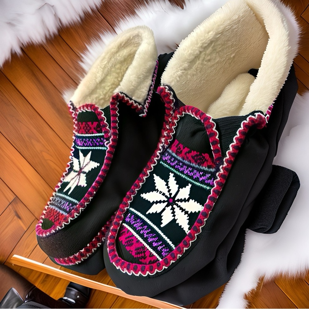 ❤️5 for $25❤️ - Super-comfy house-shoe slippers - movie props only lightly worn